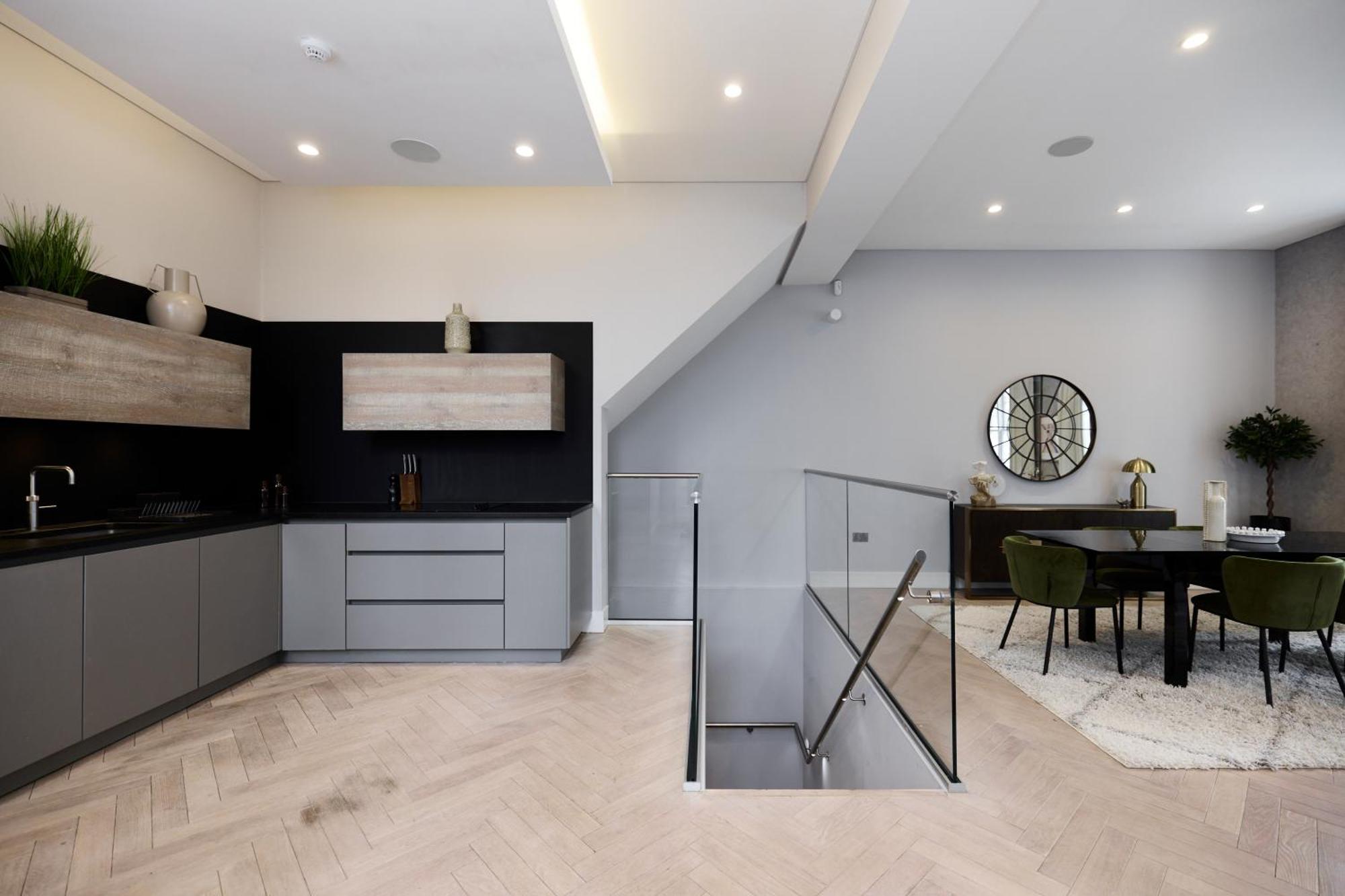 The Westbourne Park Place - Elegant 3bdr Flat