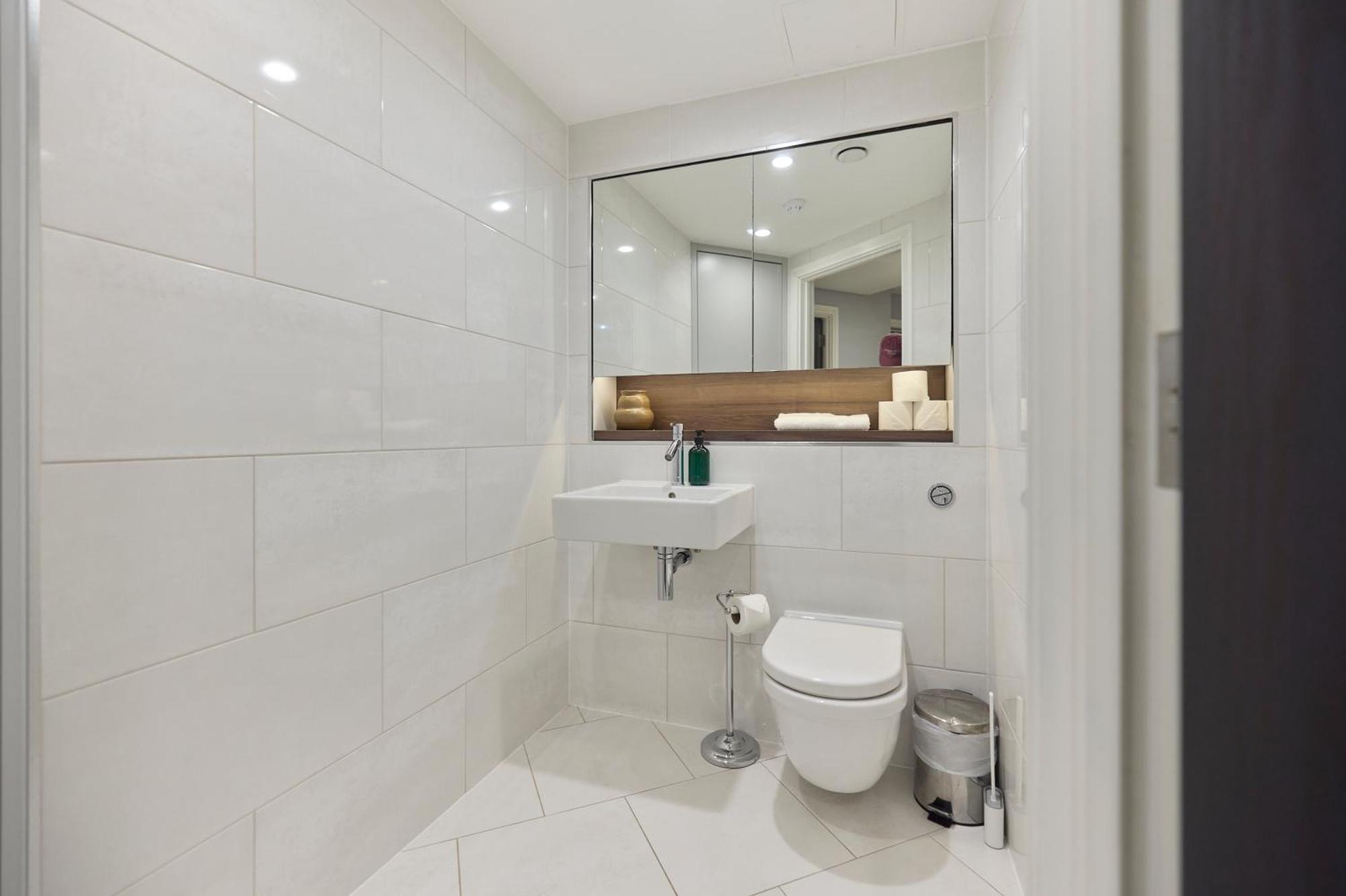 The Westbourne Park Place - Elegant 3bdr Flat * Londra